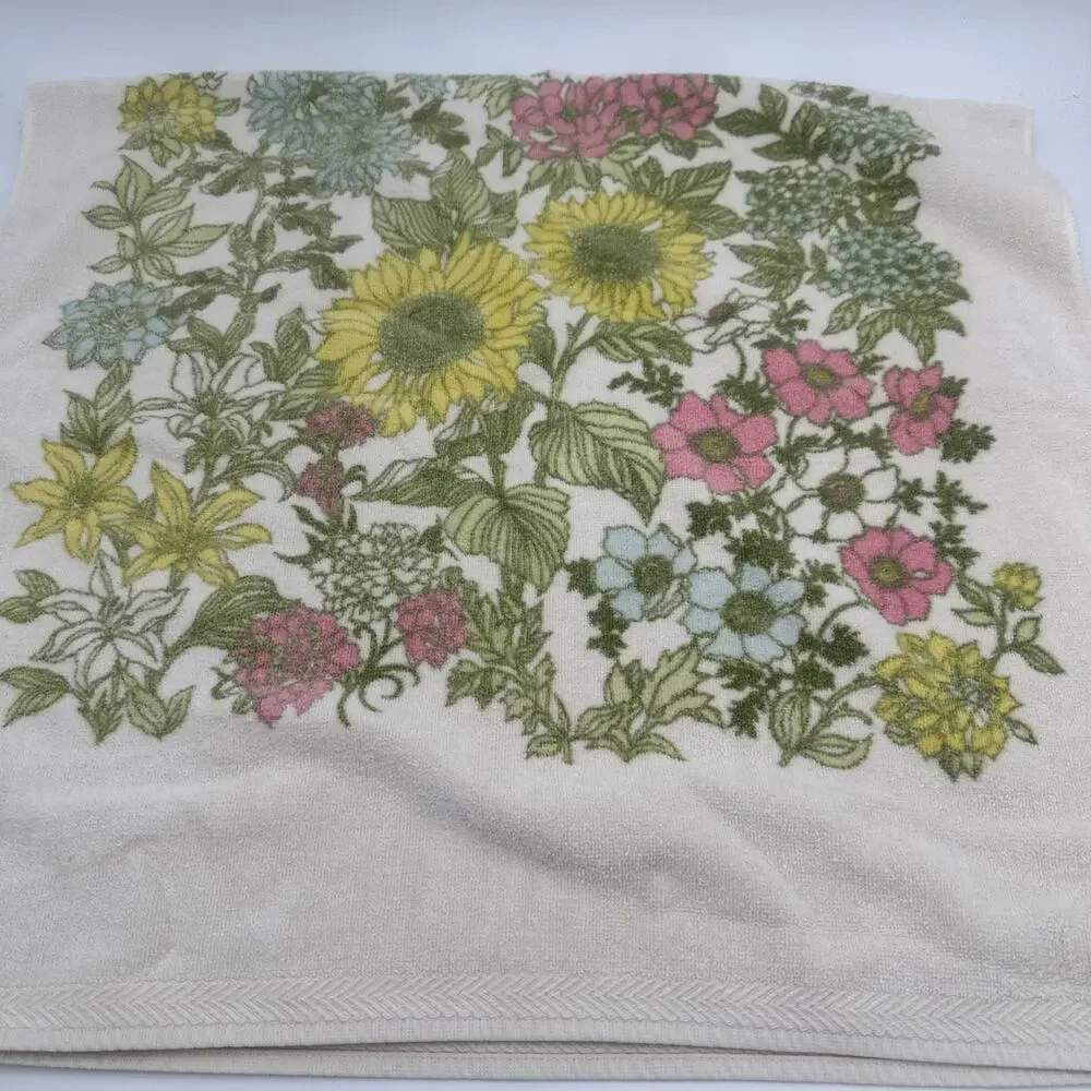 Vintage MCM Cannon Royal Family Bath Towel and 2 Washcloth Sunflowers